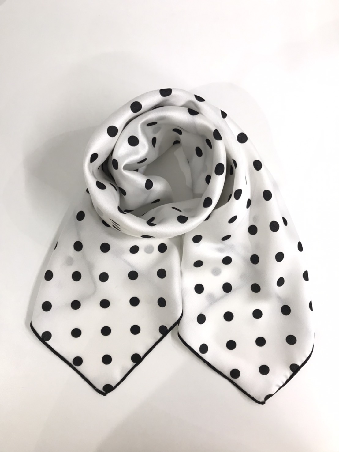 白×黒ドット柄