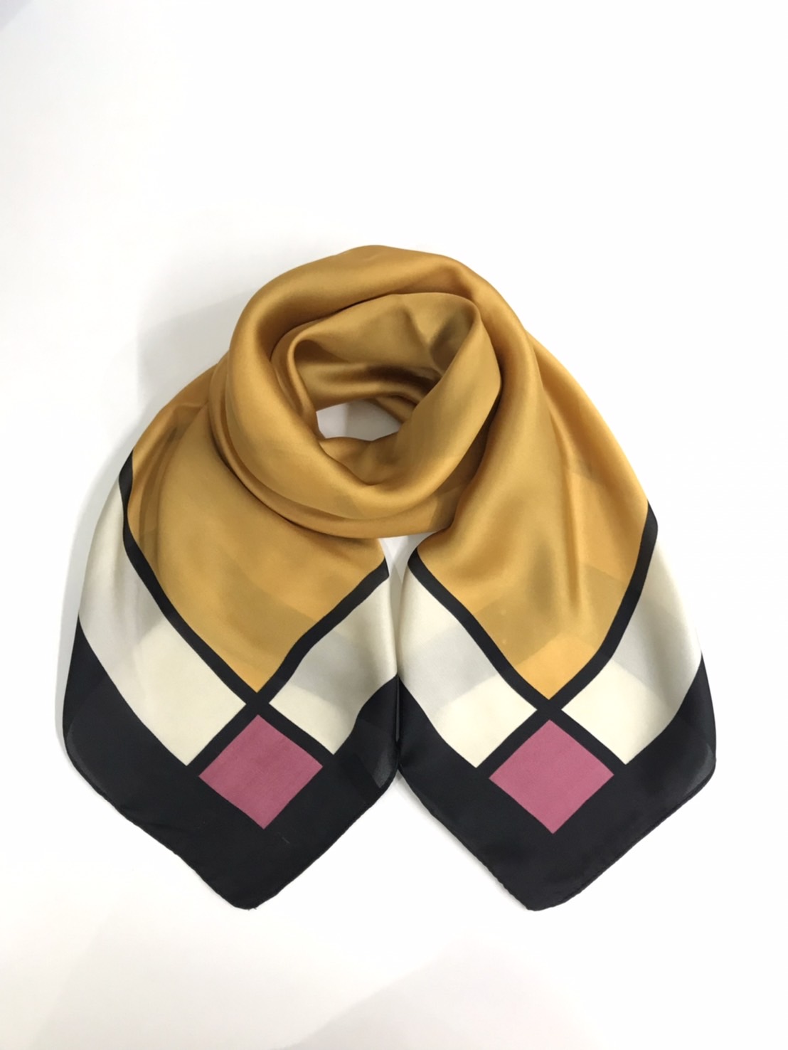 黄白赤×ジオメトリック柄