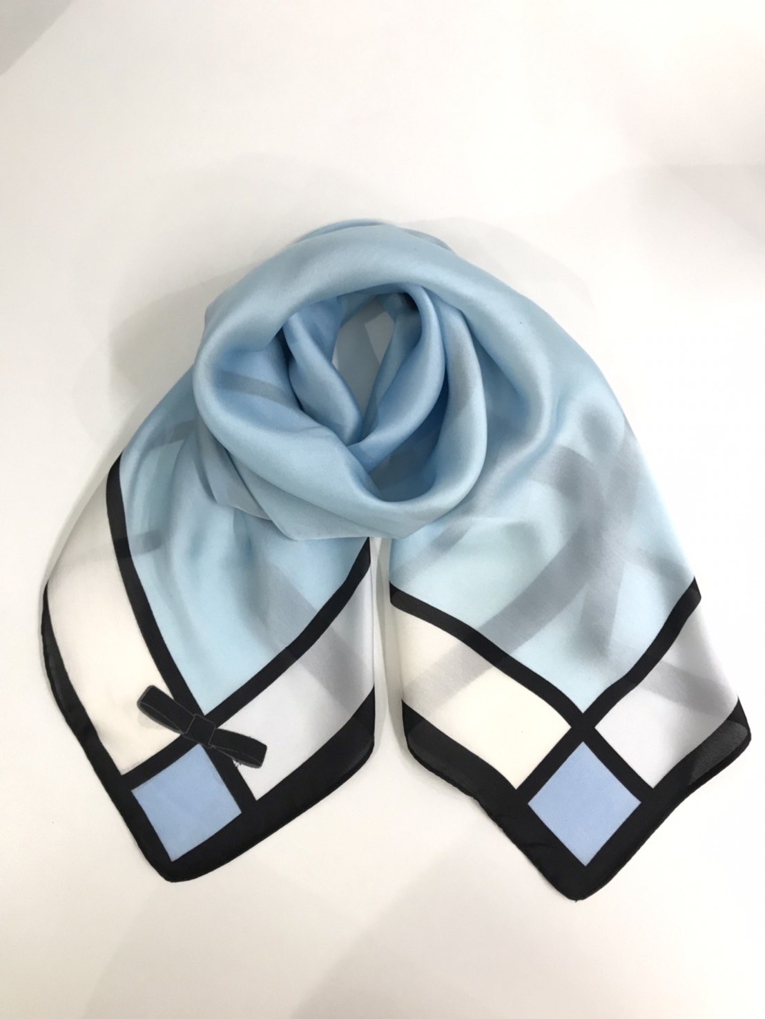 青白×リボン柄